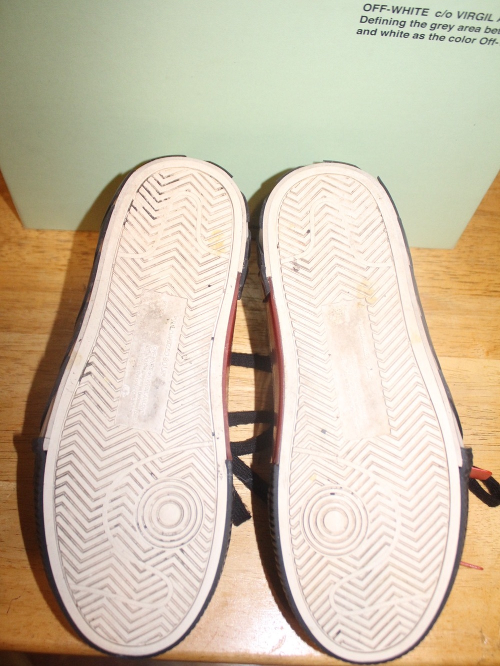 Off-White Black Leather Low-Top Sneakers with White Arrow & Striped Midsole - Picture 10 of 11